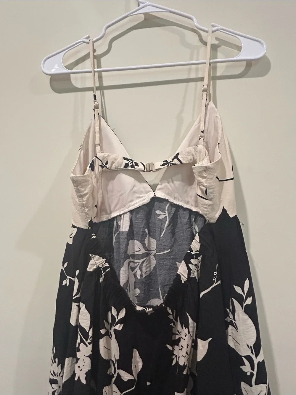 Abercrombie & Fitch Bra free clasp-back Maxi Dress in Black and Cream